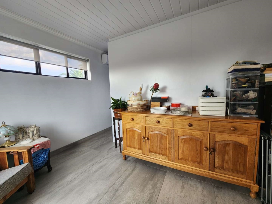 5 Bedroom Property for Sale in Fraaiuitsig Western Cape